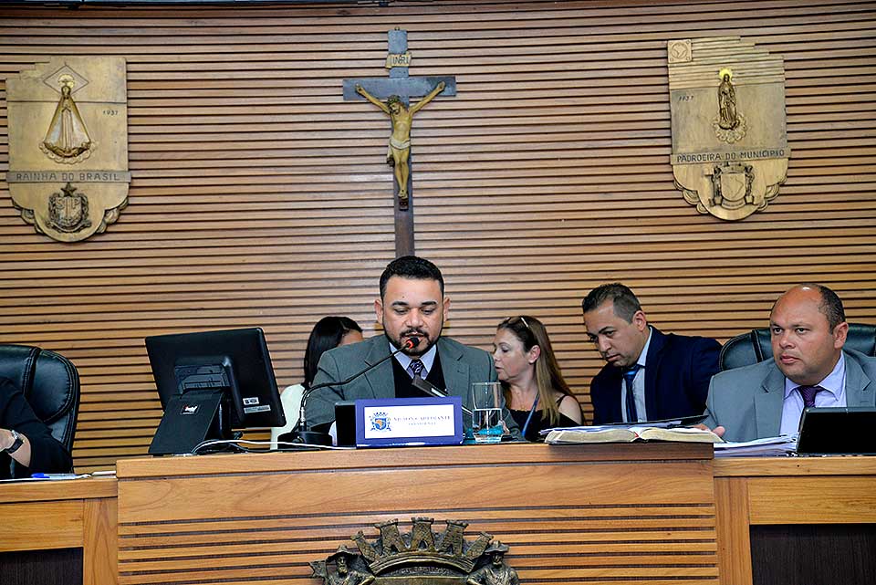 Vereador Nilson Cadeirante preside a 21ª Sessão Ordinária de 2019