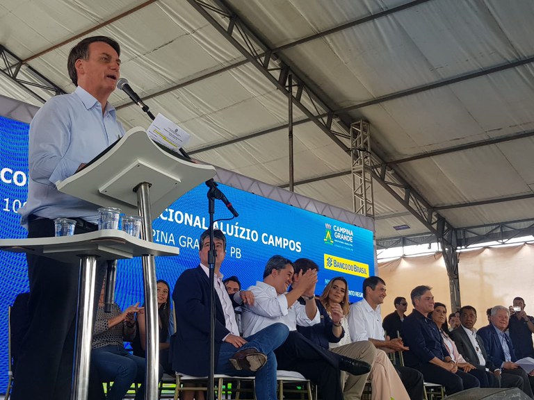 Bolsonaro durante entrega das moradias na Paraíba