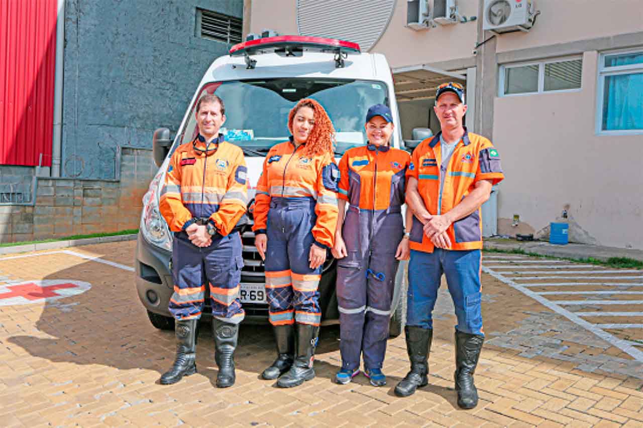 Equipe do Resgate Municipal na UPA Fazendinha,  em um dos locais onde será implantada a Base do SAMU