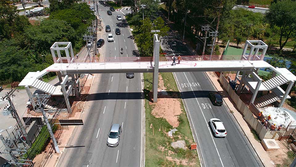 Passarela da Avenida Yojiro Takaoka estão com as obras avançadas