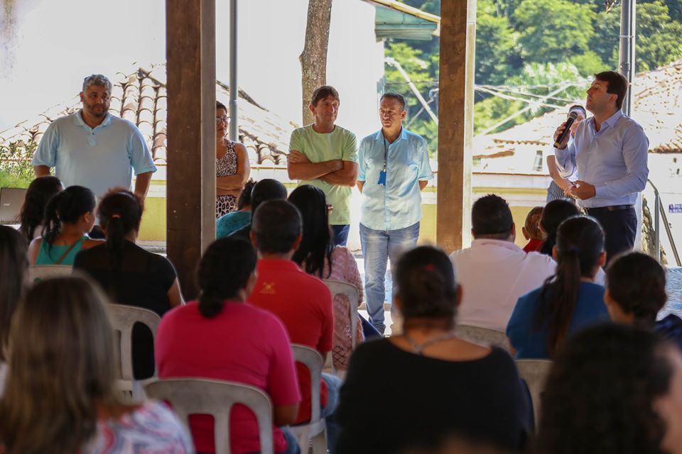 Participantes acompanham as últimas orientações antes de começarem as atividades nos órgãos públicos