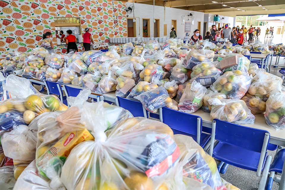 Na última semana além do Kit foi entregue produtos não perecíveis para complementar o Kit